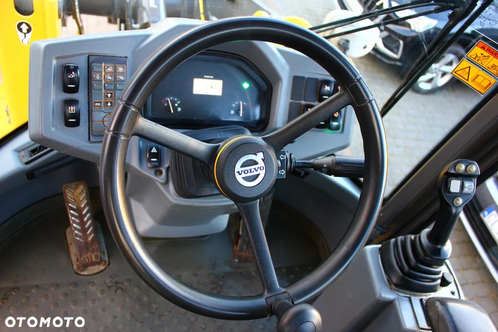 Volvo L30G - 25