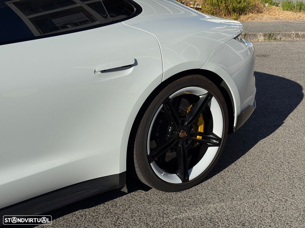Porsche Taycan Turbo S - 14
