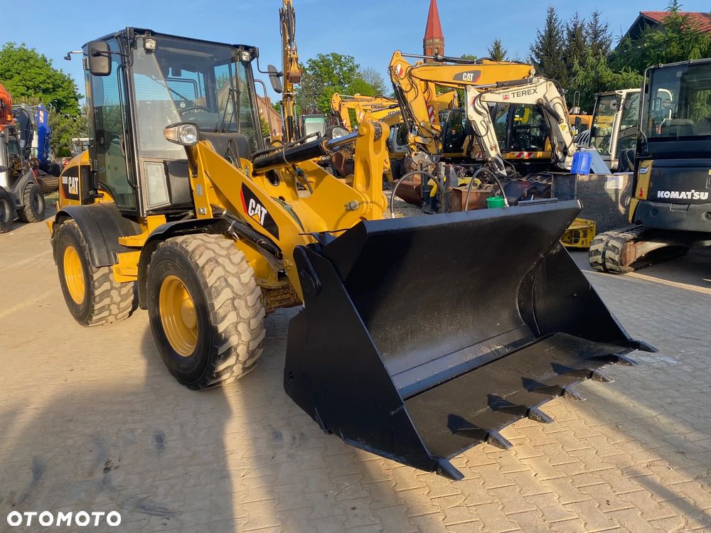 Caterpillar CAT 908M, 2017 ROK, 3900 MTH, ŁYŻKA OTWIERANA + WIDŁY, z NIEMIEC, - 8