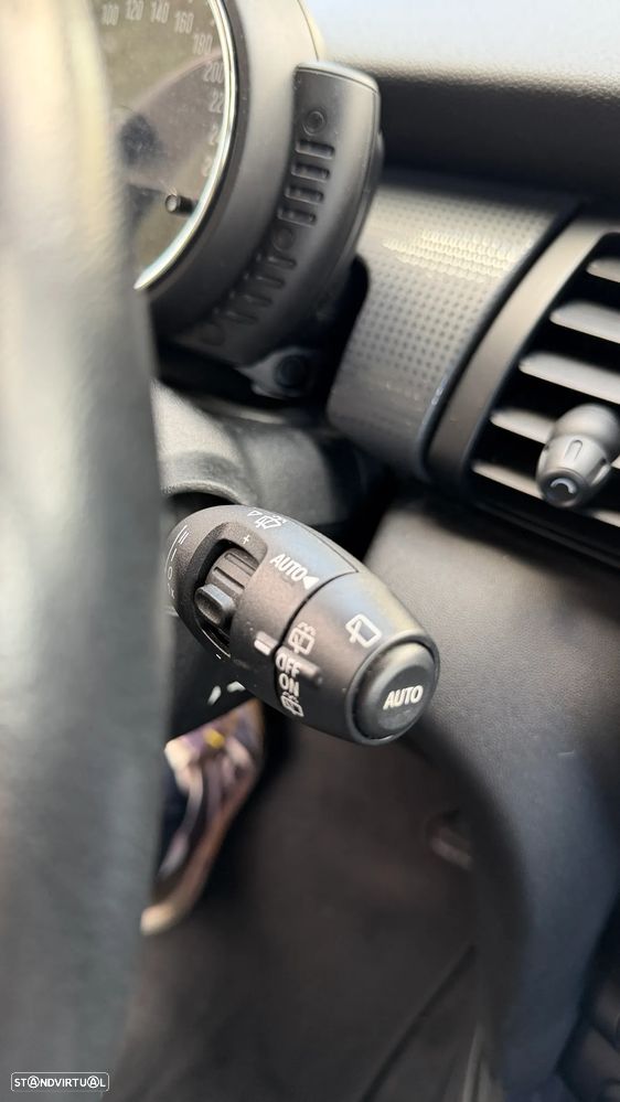 MINI 5 Portas Cooper D Auto - 29