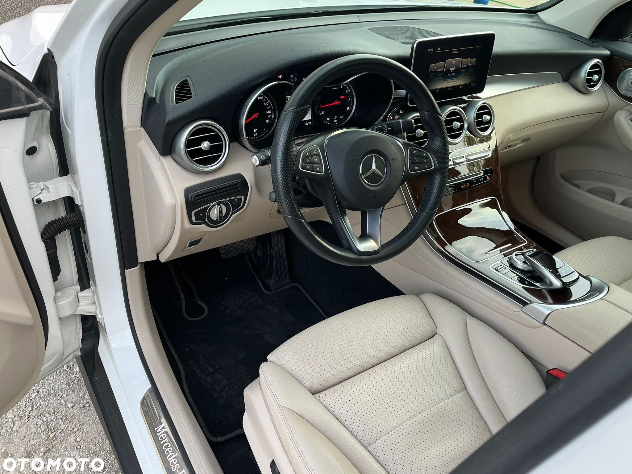 Mercedes-Benz GLC 300 4Matic 9G-TRONIC - 9