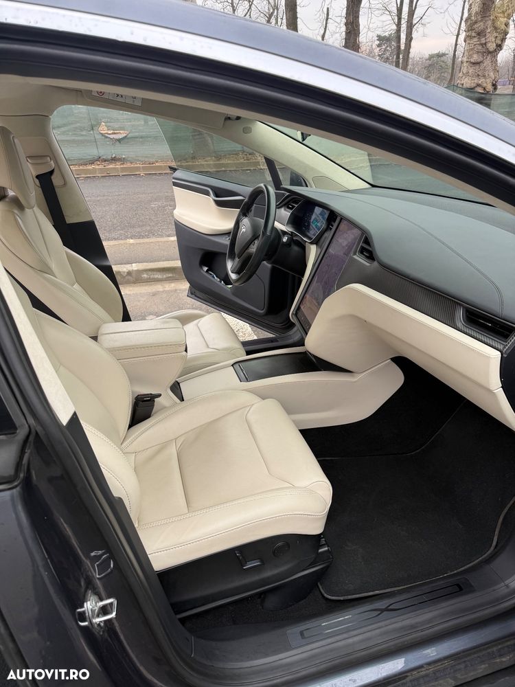 Tesla Model X - 8