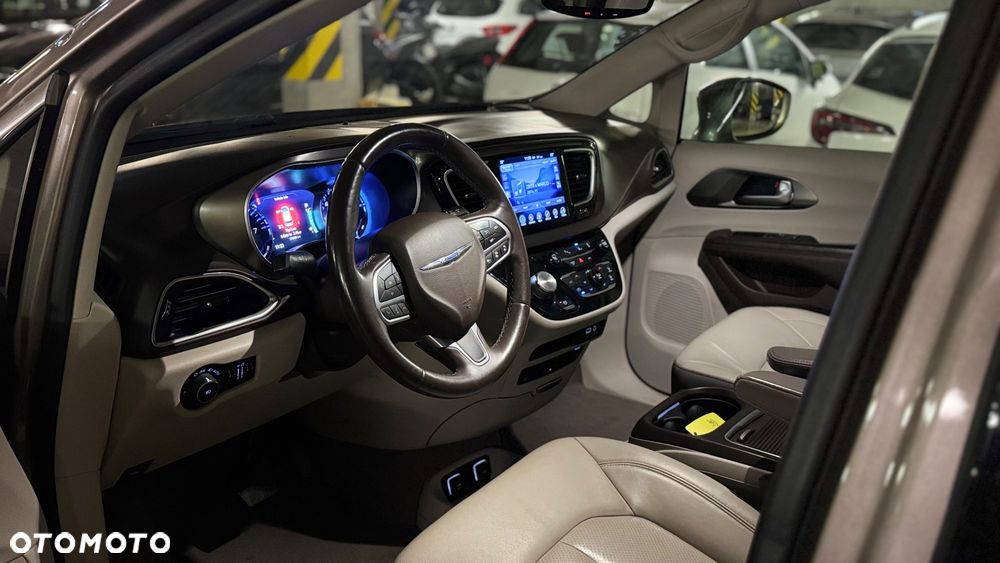 Chrysler Pacifica - 6