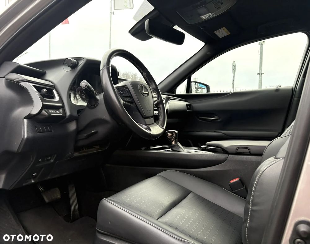 Lexus UX - 12