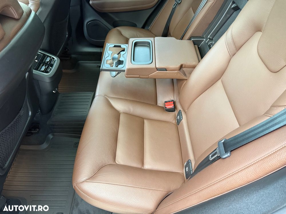 Volvo XC 60 B4 MHEV AWD Inscription - 11