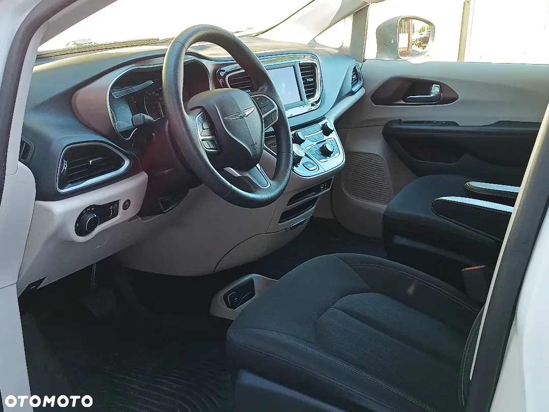 Chrysler Pacifica - 6