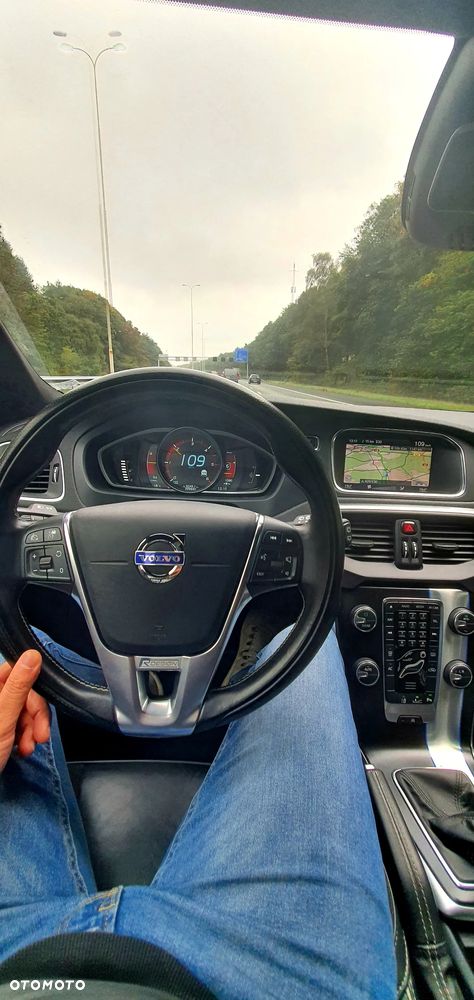 Volvo V40 D2 R Design - 34