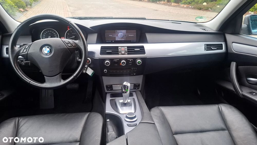 BMW Seria 5 525i - 11