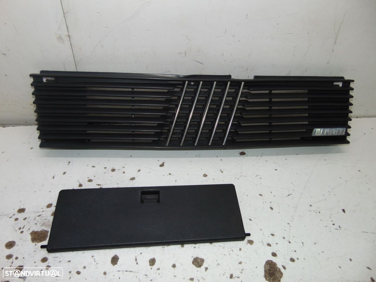 Fiat Uno 1º modelo grelha frontal e tampa porta luvas - 1