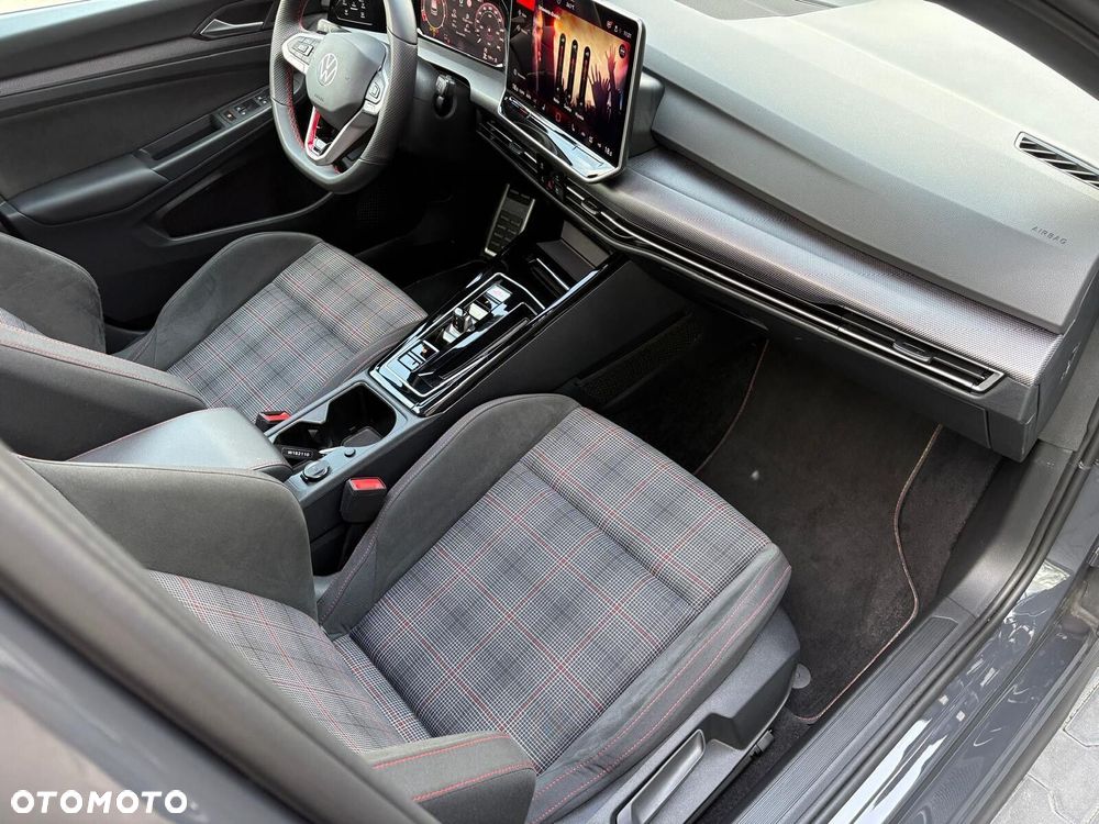 Volkswagen Golf - 28