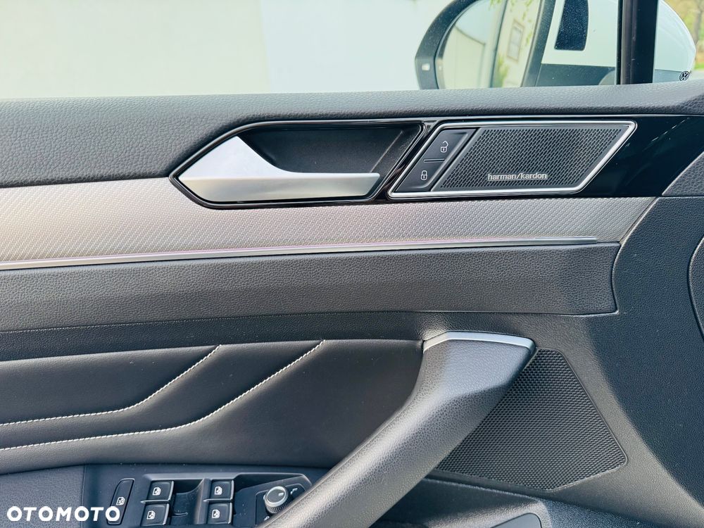 Volkswagen Passat - 12