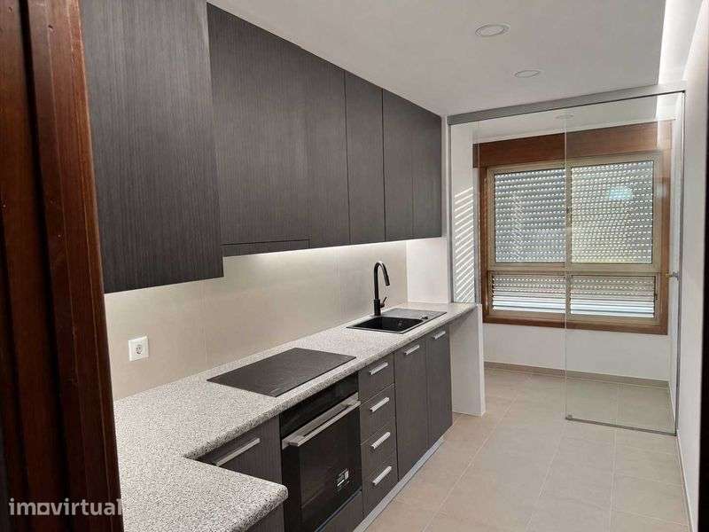 T2 renovado em condominio fechado a 5 min a pé da praia - Grande imagem: 3/10
