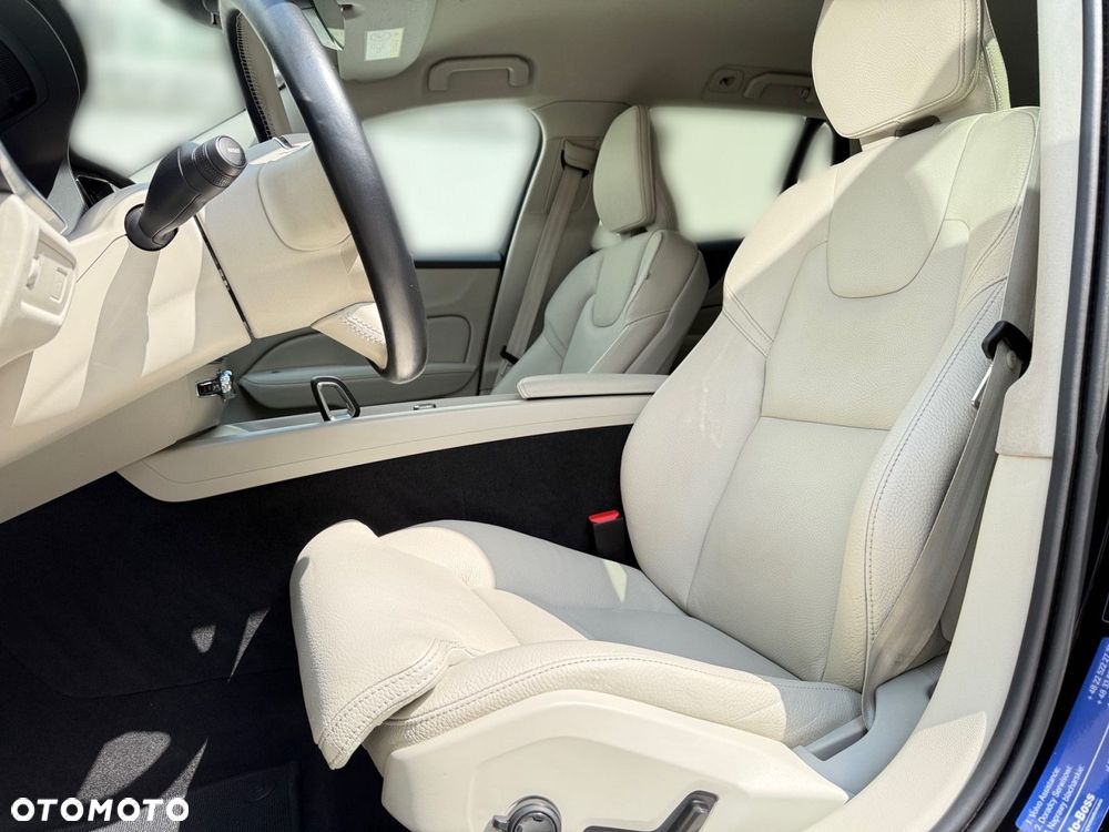 Volvo V60 Cross Country - 11