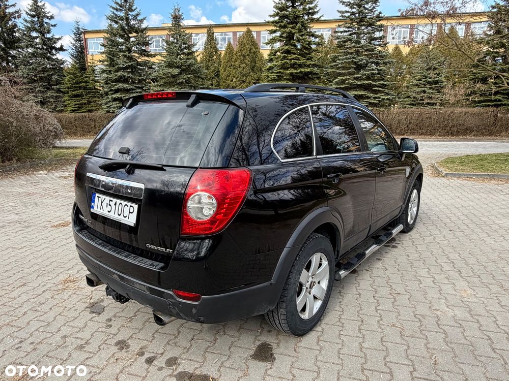 Chevrolet Captiva 2.0 d LT medium - 4