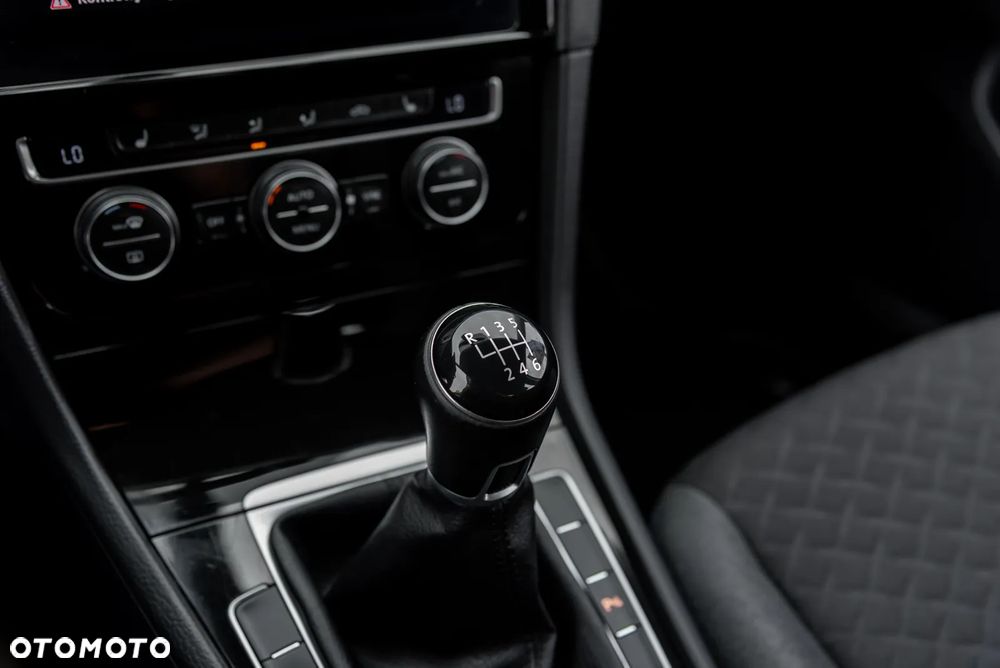 Volkswagen Golf 2.0 BlueTDI Highline - 32