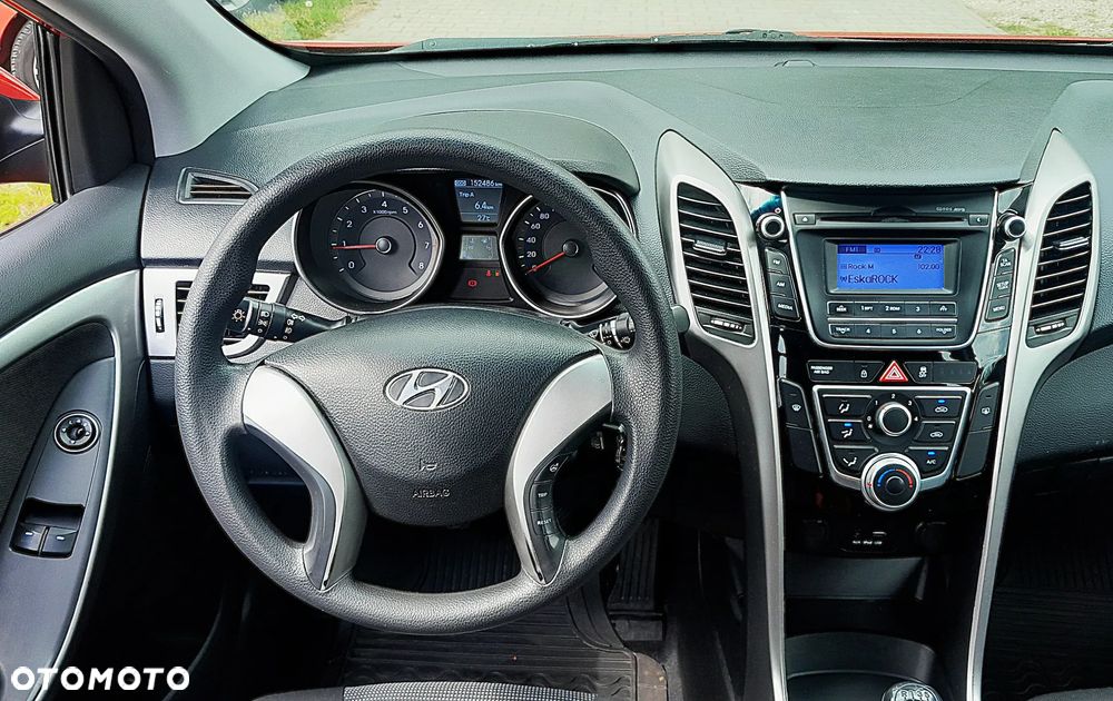 Hyundai i30 blue 1.4 - 12