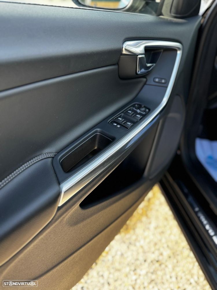 Volvo V60 2.0 D4 Momentum - 13