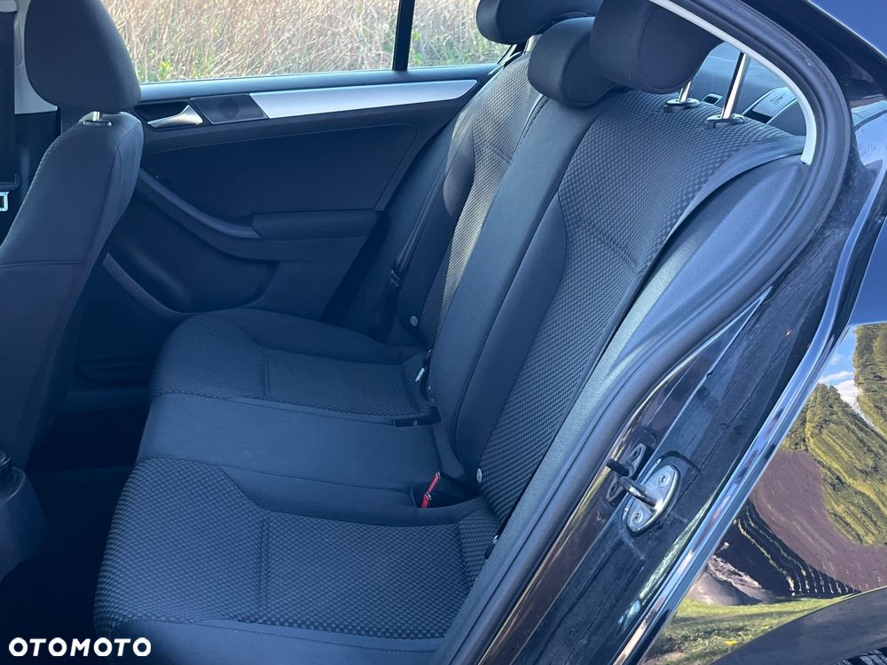 Volkswagen Jetta 1.6 TDI Comfortline - 9