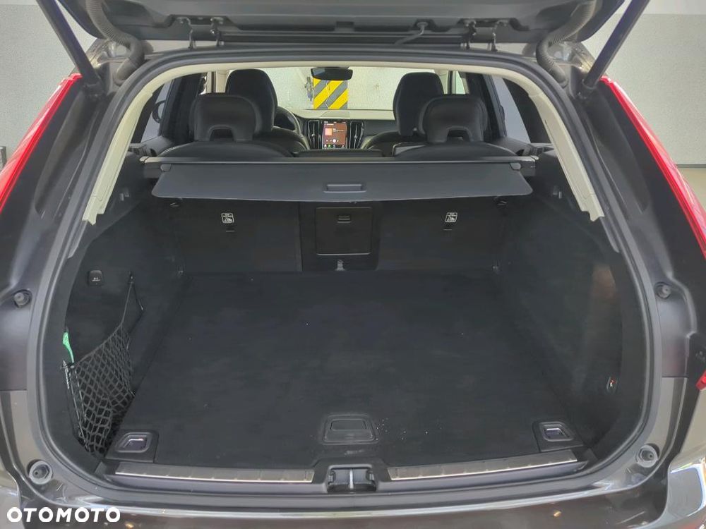 Volvo XC 60 B4 D AWD Momentum Pro - 11