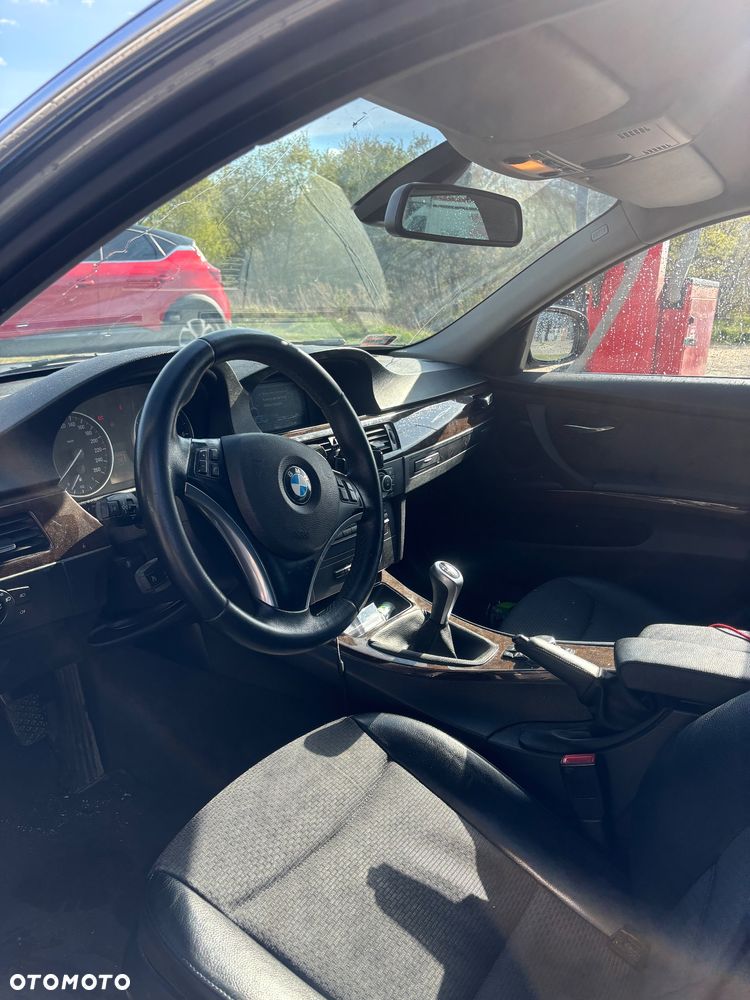 BMW Seria 3 318i - 9