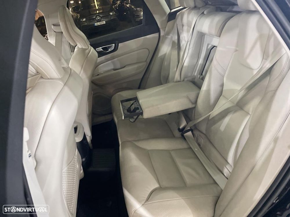 Volvo XC 60 2.0 T6 PHEV Plus Dark AWD - 9