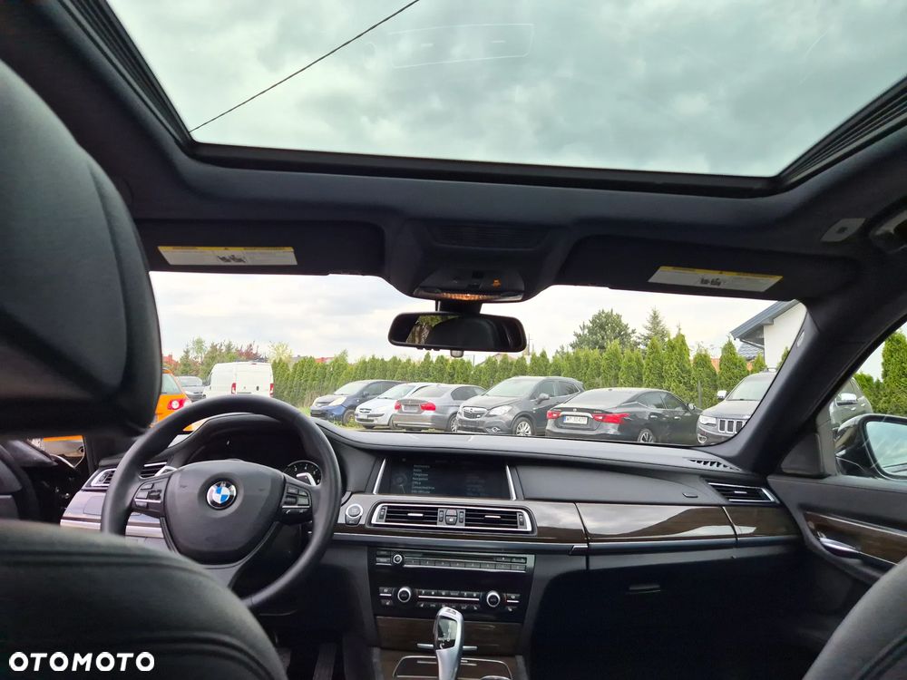 BMW Seria 7 740i - 10
