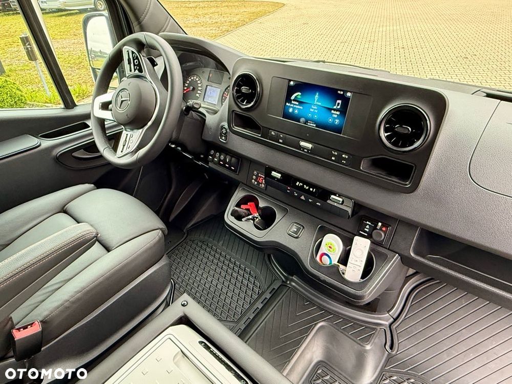 Mercedes-Benz Sprinter - 14