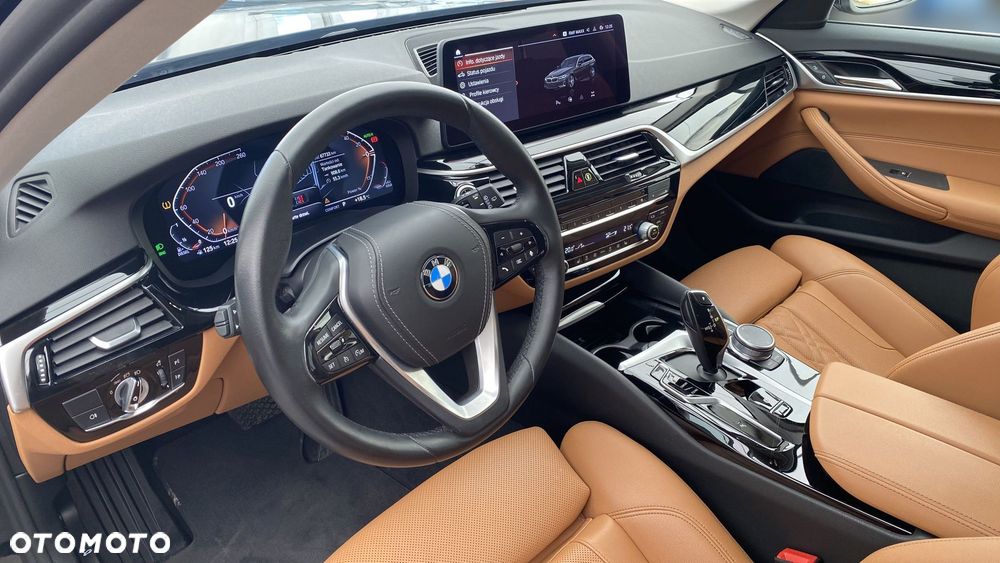 BMW Seria 5 520d xDrive - 10