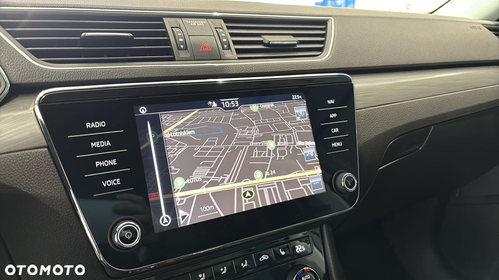 Skoda Superb 2.0 TDI SCR Style DSG - 24