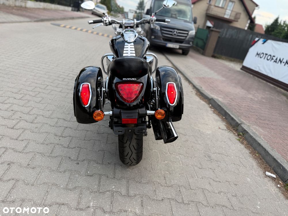 Suzuki Intruder - 14