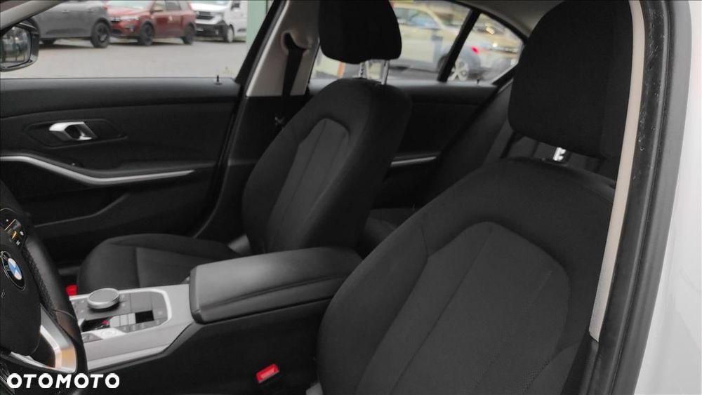 BMW Seria 3 318i Advantage - 11