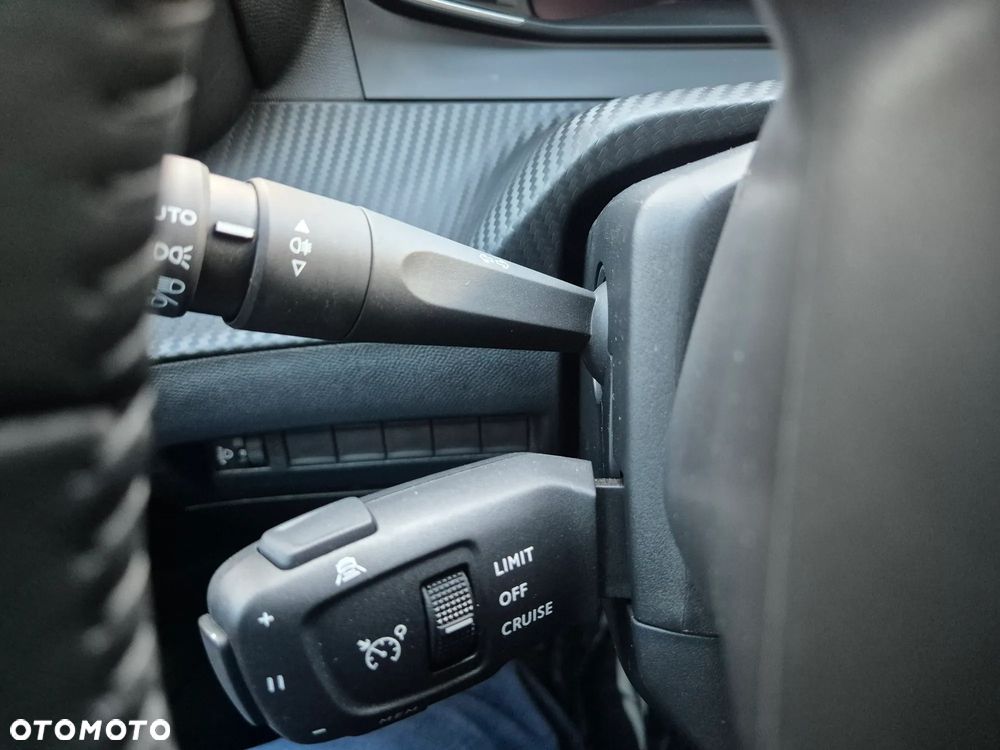 Peugeot 2008 1.2 PureTech Allure Pack S&S - 20