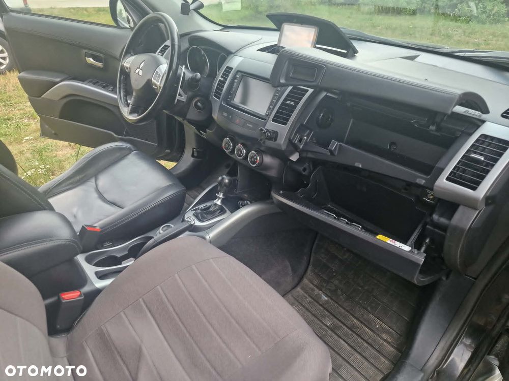 Mitsubishi Outlander 2.2 DID Instyle NAVI TC-SST - 18