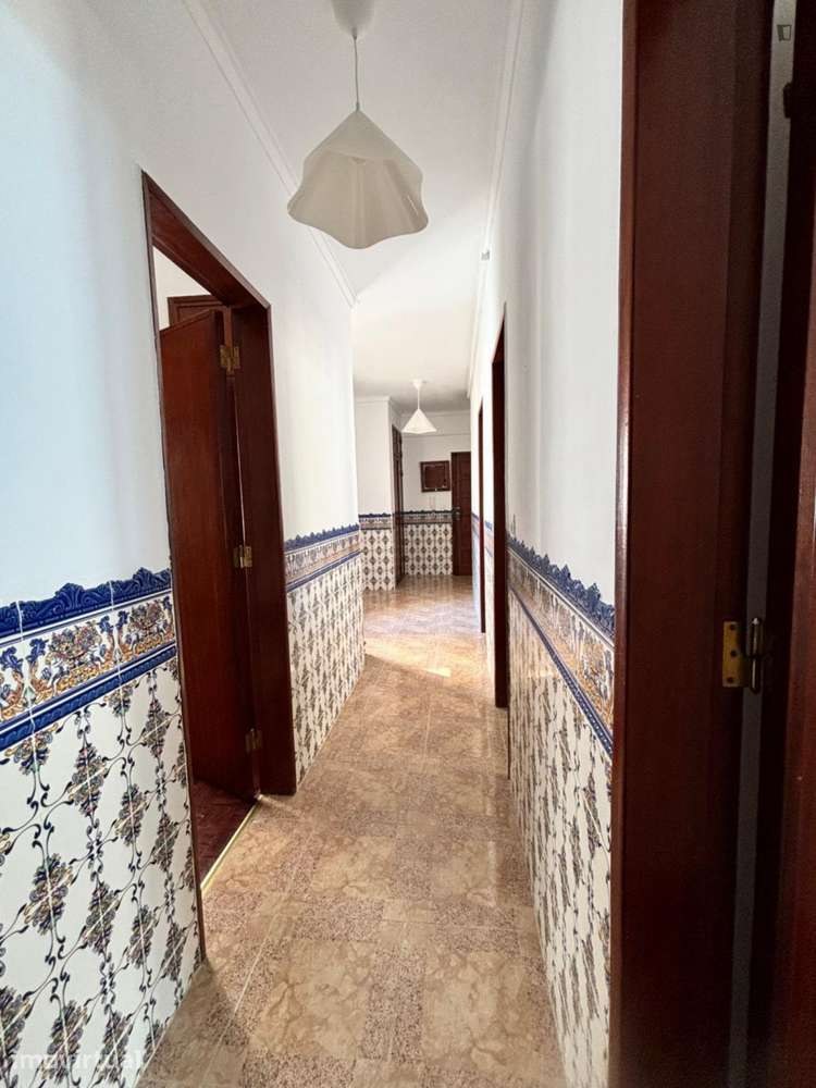 Quarto - localizado em Almada Lisbon - Grande imagem: 5/12