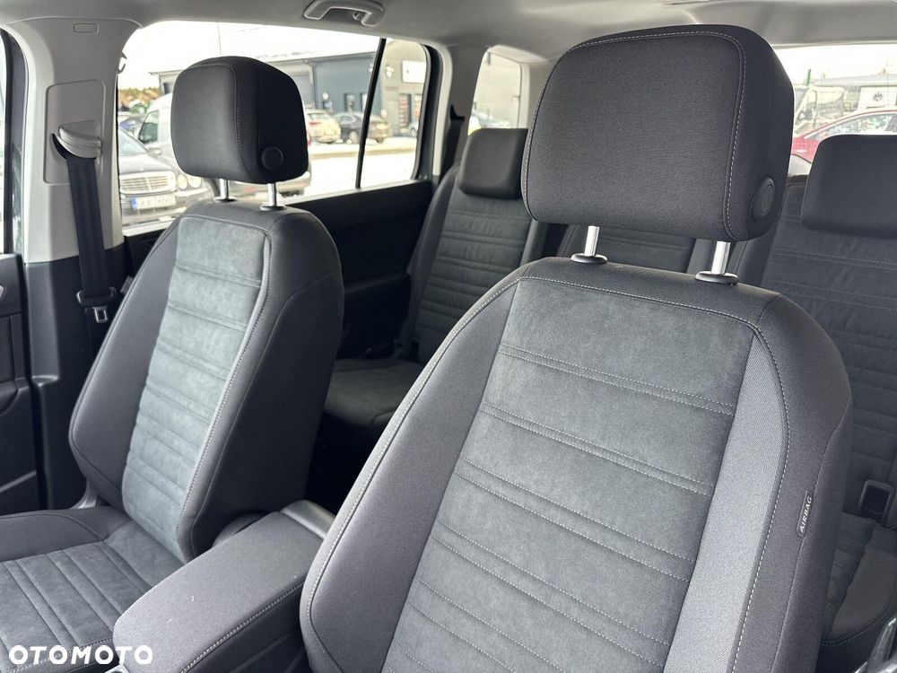 Volkswagen Touran - 12