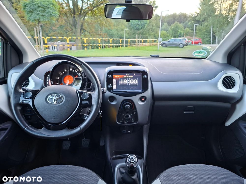 Toyota Aygo x-play connect - 13
