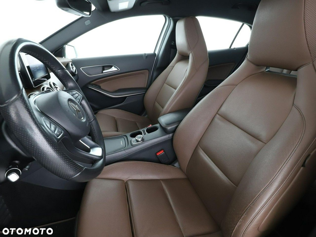 Mercedes-Benz GLA 250 4Matic 7G-DCT - 13