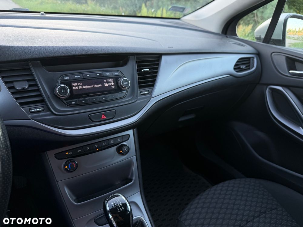 Opel Astra 1.6 CDTI Essentia - 10