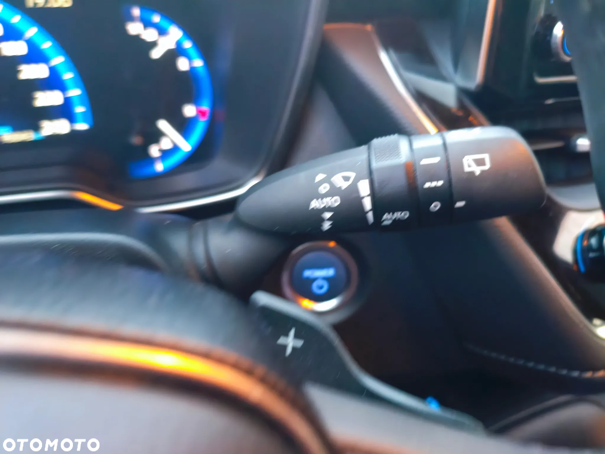 Toyota Corolla 2.0 Hybrid Trek - 30