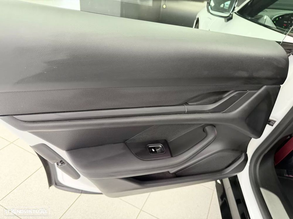 Porsche Taycan 4S - 28