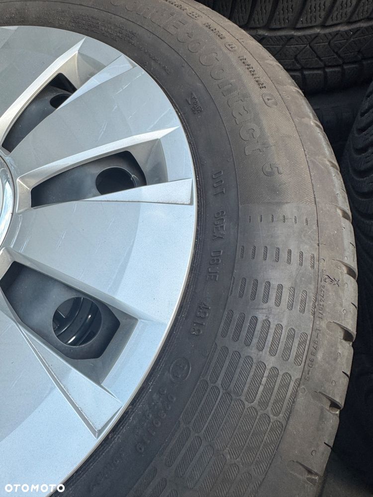 VW UP,Citigo.Felgi 14 ,4szt.175/65/14.Bieznik-7,5mmz kołpakami z oponami Continental,jak Nowe. VW Up,Skoda Citigo 4x100 - 3