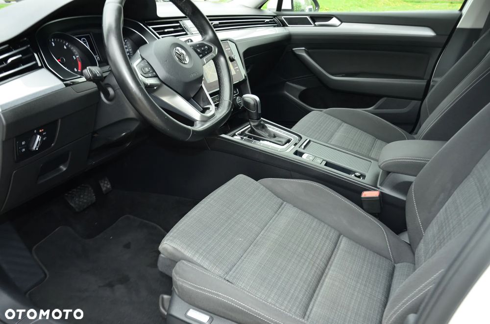Volkswagen Passat - 17