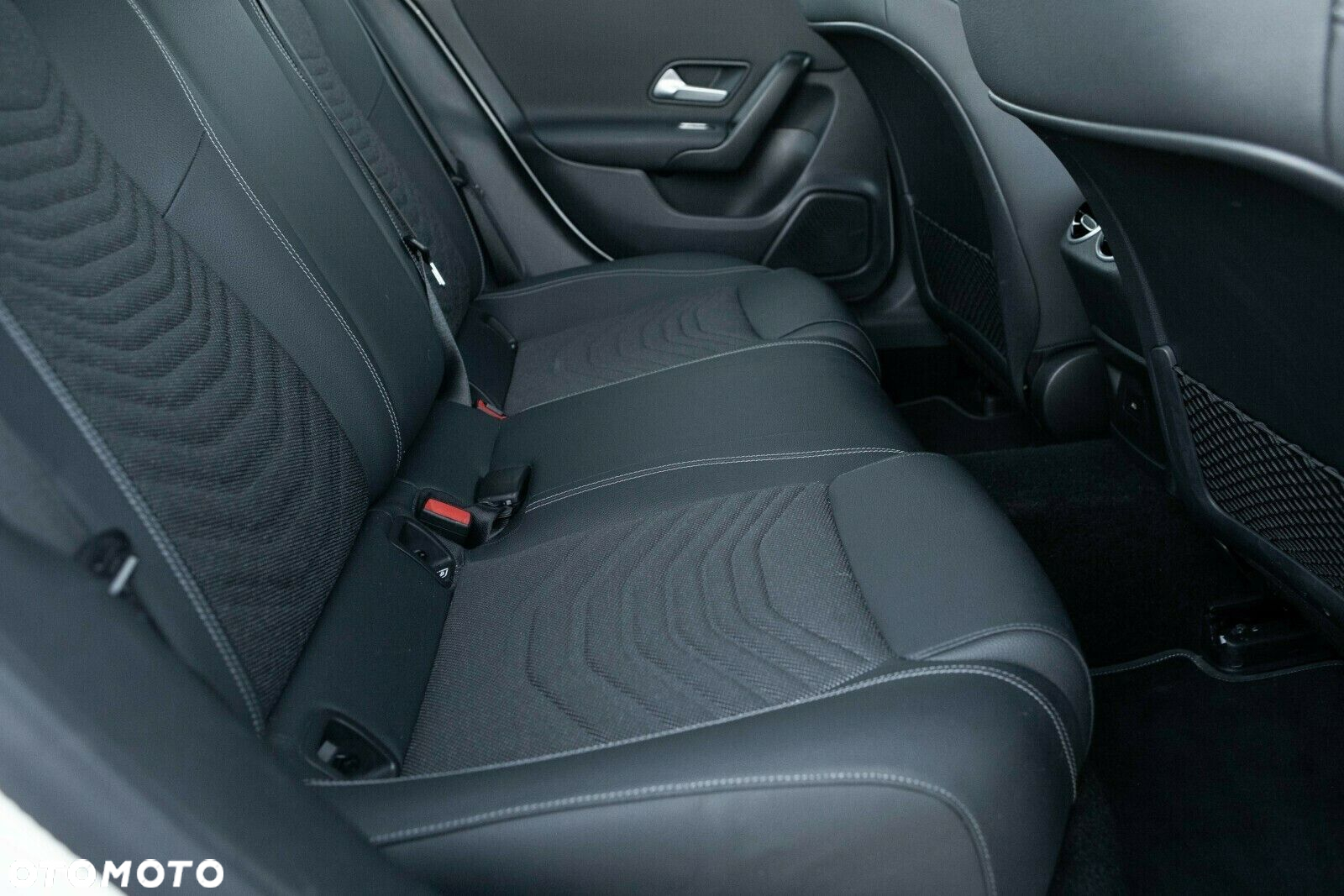 Mercedes-Benz CLA 200 7G-DCT - 28