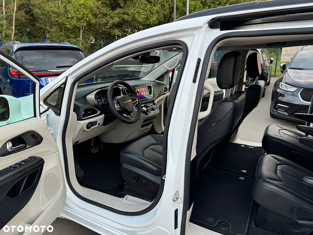 Chrysler Pacifica - 15
