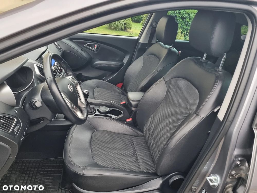 Hyundai ix35 2.0 CRDi 4WD Fifa World Cup Gold Edition - 12