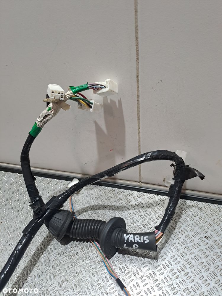 instalacja drzwi lewy przód Toyota Yaris II 2011 821520DA20 - 2