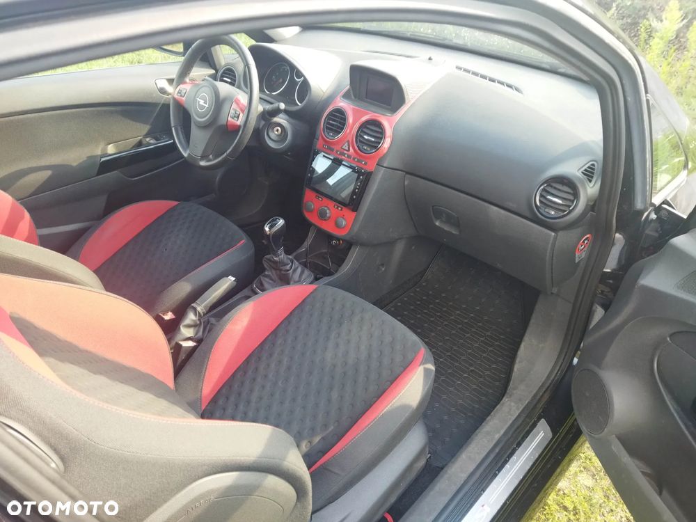 Opel Corsa 1.6 Turbo GSi - 12