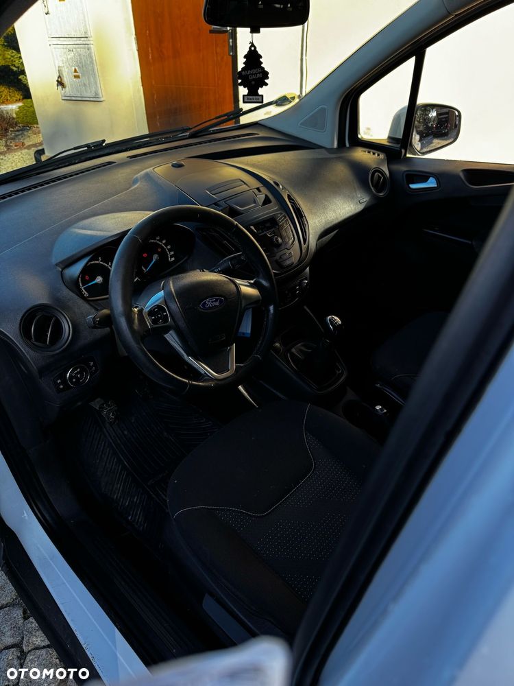 Ford Transit Courier - 13