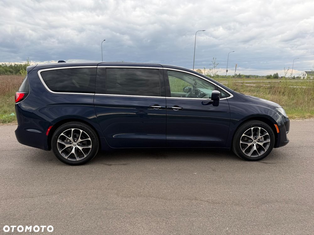 Chrysler Pacifica - 6