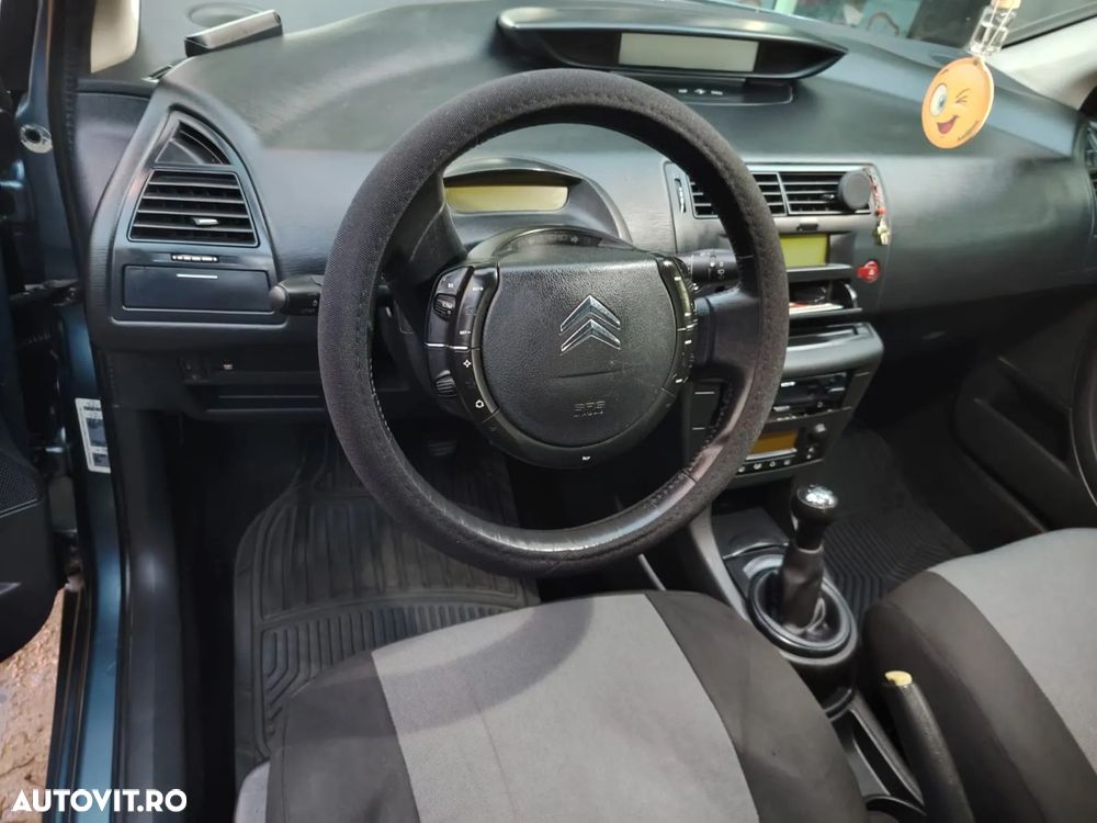 Citroën C4 1.6 HDI FAP Confort - 17